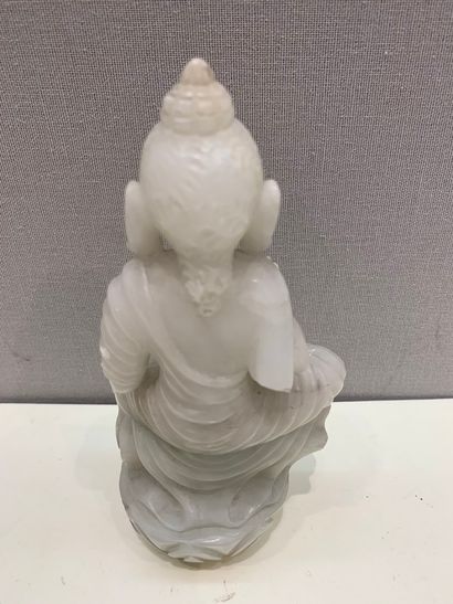 null Lot Chine :

3 statuettes balnc de Chine

Une statuette Bouddha en pierre dure

Une...