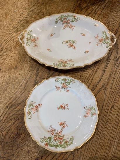 null 
LIMOGES France

Important part of table service in porcelain decorated with...