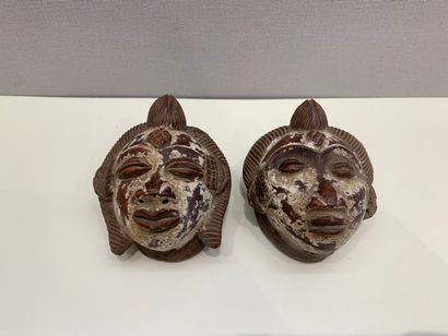 null Deux petites masquettes Punu (Gabon) 

Terre cuite

Copies pour le marché colonial...