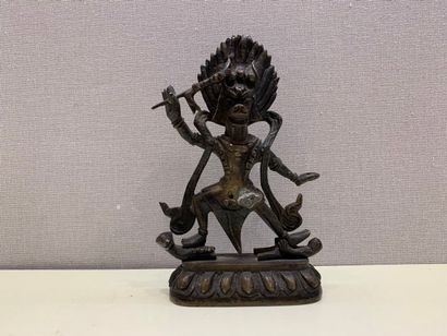 null 
TIBET

Divinité en bronze sculpté représentant Mandkesvara

H. 14 cm

Manque...