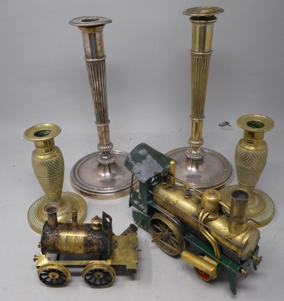 null 
MANETTE - PAIR OF BRASS BALLOON SHAFT CANDLESTICKS IS NOT PART OF THE MANETTE




Ceramic...