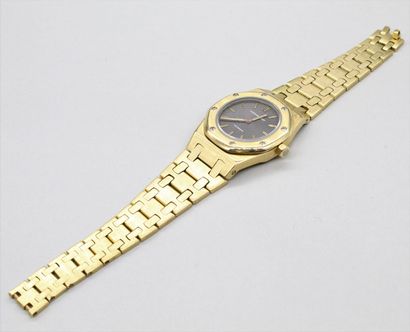 null AUDEMARS PIGUET

Royal Oak

No. 431

Bracelet watch in 18K (750) gold. Octagonal...