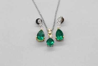 null Half set in 18k (750) gold and platinum consisting of a pendant and earrings...