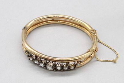 null Bracelet jonc ouvrant en or jaune 14K (585) à décor de diamants taille rose,...