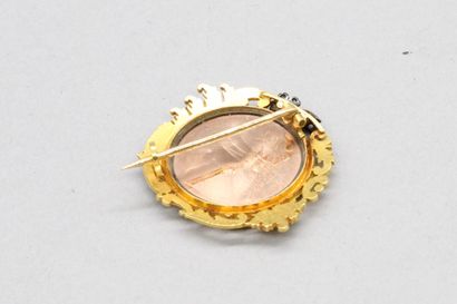 null Broche en or 18K (750) de forme ronde à décor d'une miniature représentant une...