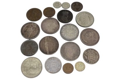 null DANEMARK 

Lot de dix-neuf monnaies de Chritian IX à Christian X dont 8 pièces...