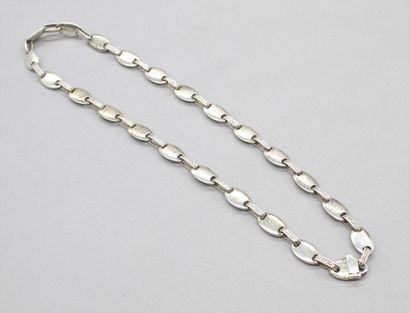 null HERMÈS PARIS 

Silver necklace with coffee bean links. 

Signed. Crab mark....