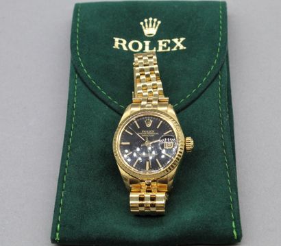null ROLEX

Datejust 

Ref. 6917

No. 3407838

Ladies' wristwatch in 18K (750) gold....