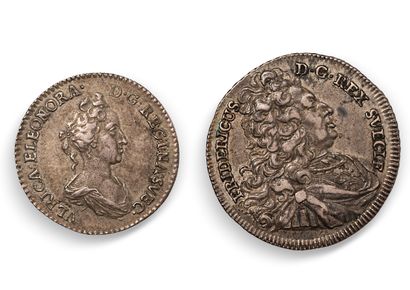 null SUÈDE

Lot de deux monnaies d'argent :

- Ulrica Eleonora, 1 Mark 1720, KM :...