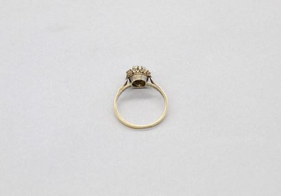 null 18K (750) yellow gold ring set with an old-cut cognac cushion diamond, surrounded...