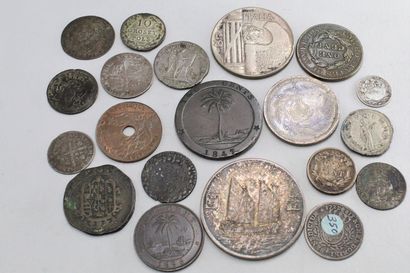null Lot de 20 monnaies France (dont deux pièces Corse), Italie, Chine, Siam, USA,...