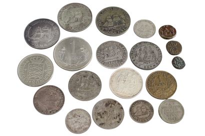 null INDES DANOISES OCCIDENTALES 
Lot de quatorze monnaies de 1767 à 1905 en argent...
