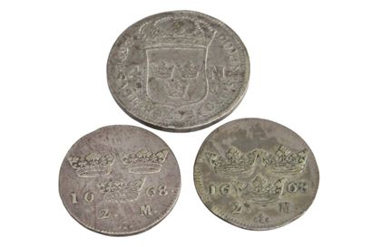 null SWEDEN - CHARLES XI

Lot of three silver coins: 

- 4 Mark 1693, KM: 296. 

-...
