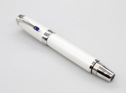 null MONTBLANC

Retractable fountain pen model Bohème in white resin, 18K gold nib,...