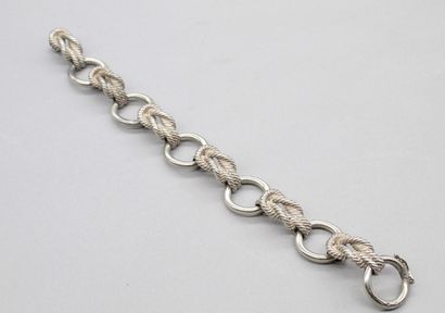 null HERMÈS

Silver bracelet with articulated links alternating knots of ropes. Clasp...