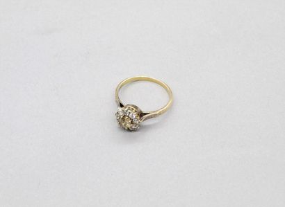 null Bague en or jaune 18K (750) ornée d'un diamant coussin cognac taille ancienne,...