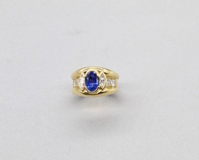 null 18K (750) yellow gold ring set with an oval sapphire surrounded by marquise...