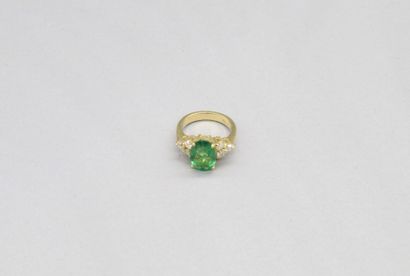 null 18K (750) yellow gold ring set with an oval emerald and old-cut and pink diamonds.

Estimated...