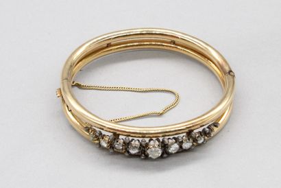 null Bracelet jonc ouvrant en or jaune 14K (585) à décor de diamants taille rose,...