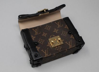 null LOUIS VUITTON 

Essential Trunk" clutch in coated canvas and black leather.

A...