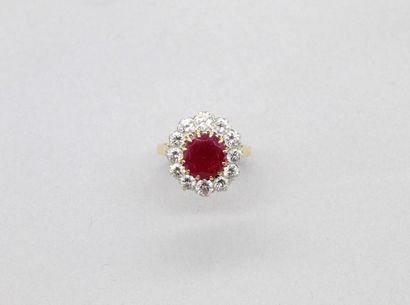 null 18K (750) yellow gold and platinum daisy ring set with an oval ruby surrounded...