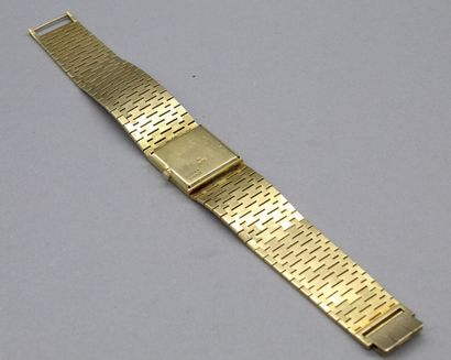 null PIAGET

Ref. 9133 A6

No. 189710

Bracelet watch in 18K (750) gold. Square case,...