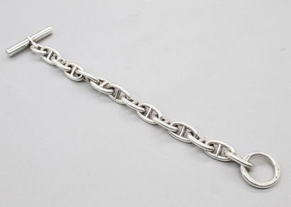null HERMÈS Paris

Silver bracelet with anchor chain. 

Signature partially erased....