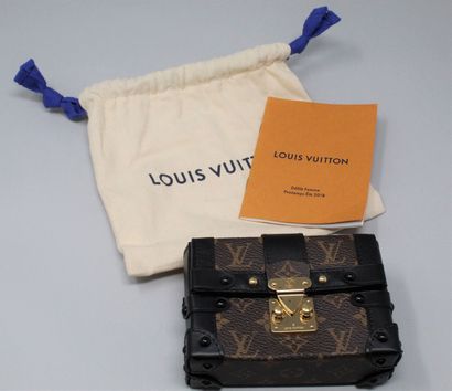 null LOUIS VUITTON 

Essential Trunk" clutch in coated canvas and black leather.

A...