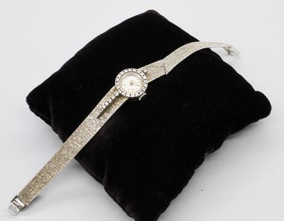 null PATEK PHILIPPE 

Ref. 3282

No. 2635353

Ladies' wristwatch in 18K (750) white...
