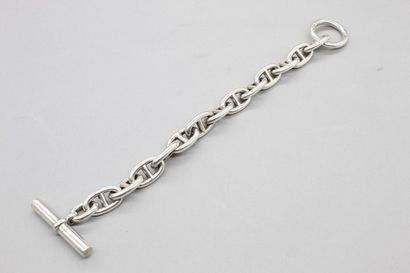 null HERMÈS Paris

Silver bracelet with anchor chain. 

Signature partially erased....