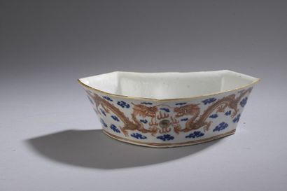 CHINA - LATE 19TH AND EARLY 20TH CENTURY

Porcelain...
