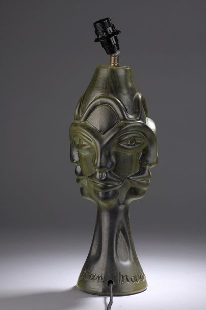 null Jean MARAIS (1913 - 1998) 

Lampe de table en céramique émaillée vert et noir...