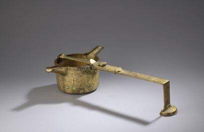 null JAPON - Epoque EDO (1603 - 1868)

Louche rituelle à deux becs verseurs en cuivre...