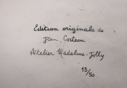 null Jean COCTEAU (1889 - 1963)

« Totem ». Assiette en terre blanche, empreinte...