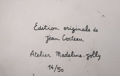 null Jean COCTEAU (1889 - 1963)

« Caducée ». Assiette en terre blanche, empreinte...