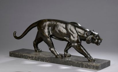 null OULINE Alexandre, act. 1918-1940

Lionne marchant

bronze à patine brune nuancée...
