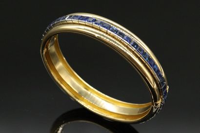 null 18K (750) gold transformation bracelet adorned with a platinum and 18K (750)...
