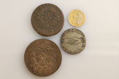  Lot de quatre monnaies comprenant : 
- 10 et 5 centimes Siège d'Anvers, Louis XVIII...