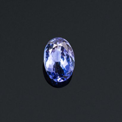 null Oval Tanzanite on paper. 

Weight : 5.28 cts.