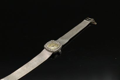 null Montre bracelet de dame en or blanc 18k (750). Boîtier non signé avec lunette...
