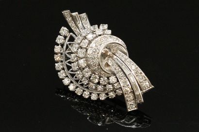 null 18K (750) white gold and platinum lapel clip, entirely set with old and 8/8...