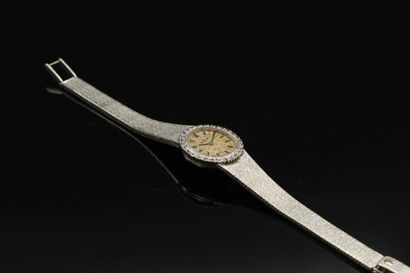 null OMEGA 

De Ville

Montre bracelet de dame en or blanc 18k (750). Lunette sertie...