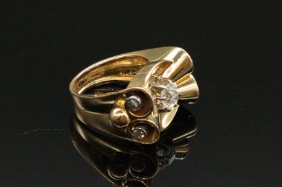 null 18K (750) gold ring centered on an old-cut diamond set with old-cut or rose-cut...