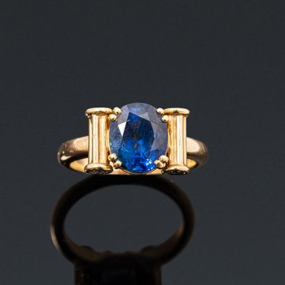 18K (750) gold ring, set with an oval sapphire,...