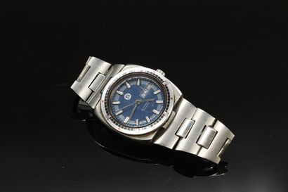 null Montre bracelet de plongée en acier. Boîtier tonneau, fond vissé. Cadran bleu...