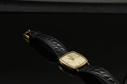 null ROLEX

Precision 

No. 3404

No. 3349117

Bracelet watch in 18k (750) gold....