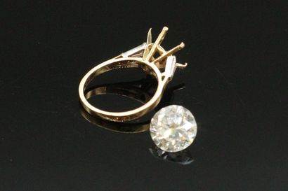 null 18K (750) gold ring set with a round brilliant-cut diamond weighing 3.99 cts...