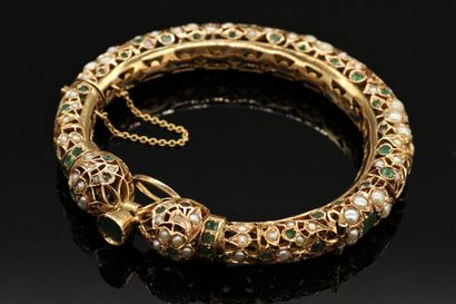 null Bracelet ouvrant en or 14K (585) repercé de feuillages sertis de demi-perles...