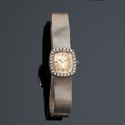 Montre bracelet de dame en or blanc 18k (750)....