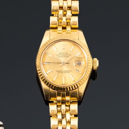null ROLEX

Datejust

Ref. 6917

No. 7352802

Ladies' wristwatch in 18k (750) gold....